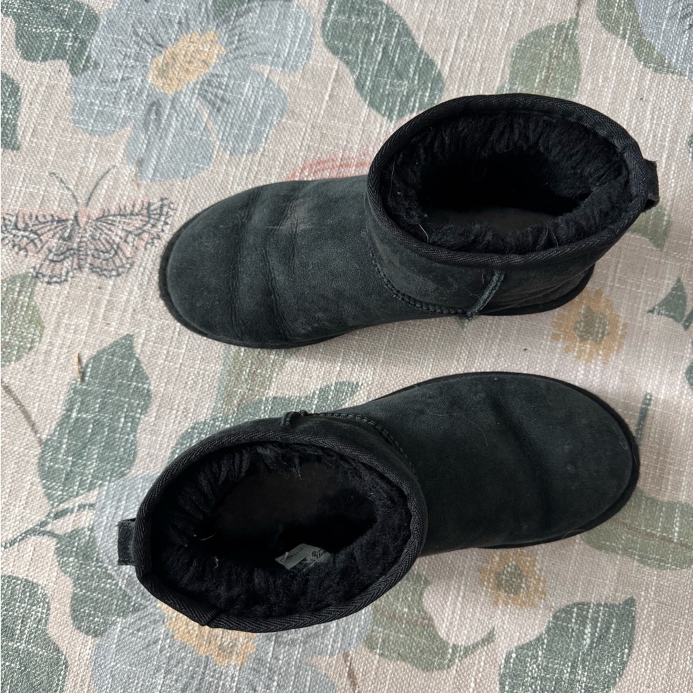UGG Black Classic Mini sz 7 - Picture 2 of 6